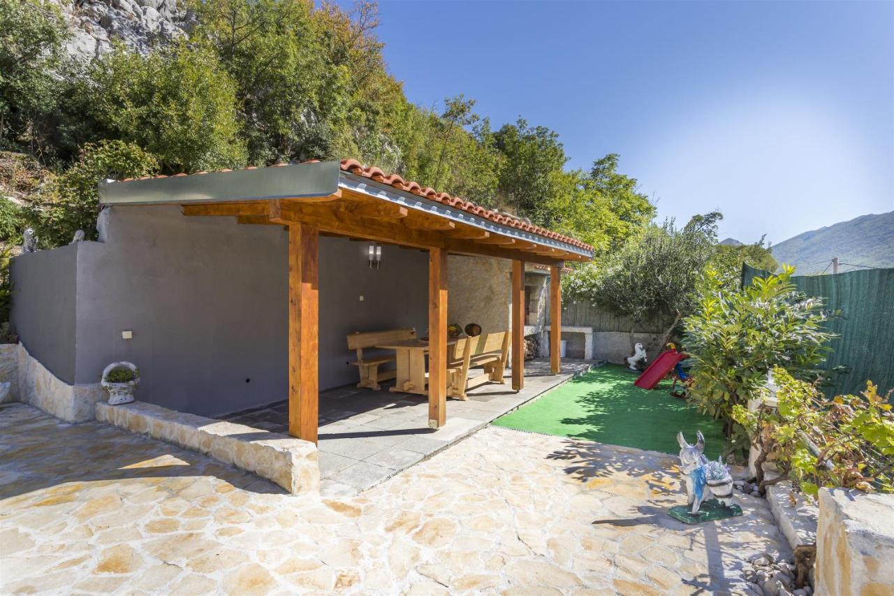 Holiday Home Dijamant Kučiće Buitenkant foto